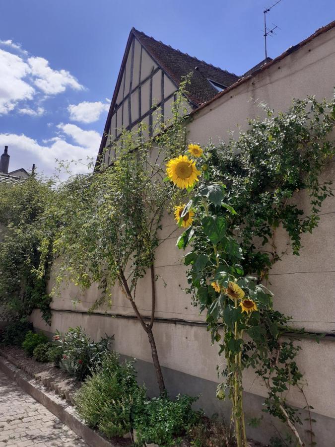 Clos Montcenoux, Au Coeur De Bourges. 外观 照片